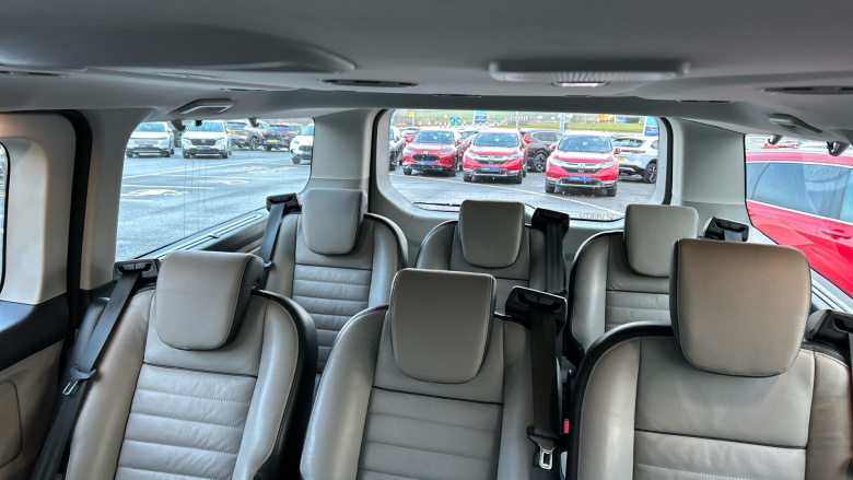 Ford Tourneo Custom Transit Custom Tourneo L2 Diesel Fwd 2.0 EcoBlue 150ps Low Roof 8 Seater Titanium